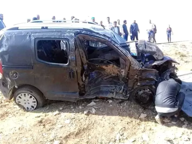 Erzurum'da düğün konvoyunda feci kaza: 2 ölü, 12 yaralı Erzurum'da düğün konvoyunda feci kaza: 2 ölü, 12 yaralı