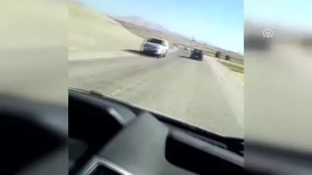 Erzurum'da trafik kazası: 2 ölü, 12 yaralı Erzurum'da trafik kazası: 2 ölü, 12 yaralı