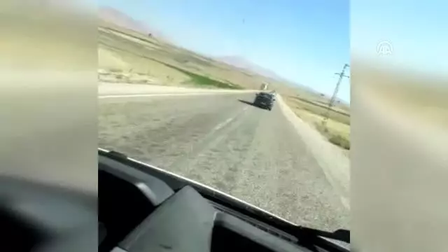 Erzurum'da trafik kazası: 2 ölü, 12 yaralı Erzurum'da trafik kazası: 2 ölü, 12 yaralı