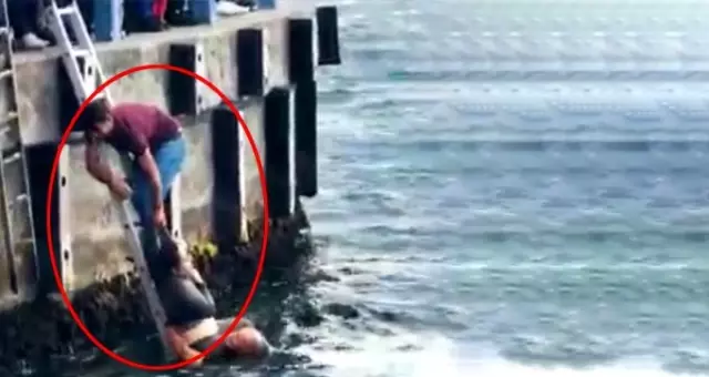 Galata Köprüsü'nde intihara kalkışan turisti, başka bir turist kurtardı! Nefes kesen anlar kamerada