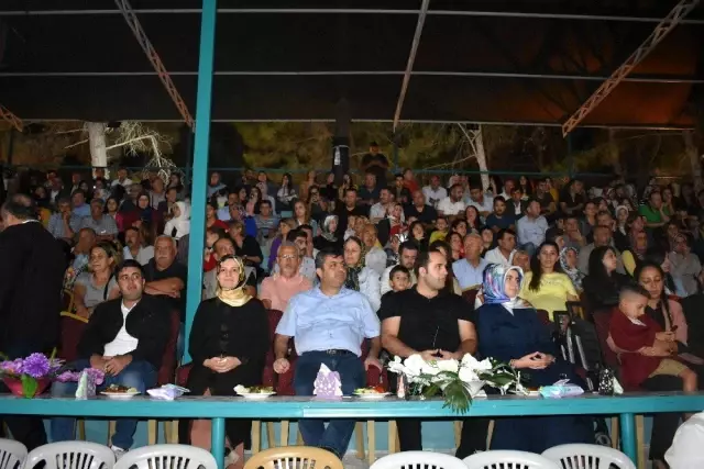 Hatay'ın Yayladağı ilçesinde vatandaşlar Bülent Serttaş konseriyle coştular Hatay'ın Yayladağı ilçesinde vatandaşlar Bülent Serttaş konseriyle coştular