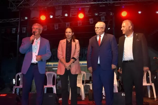 Hatay'ın Yayladağı ilçesinde vatandaşlar Bülent Serttaş konseriyle coştular Hatay'ın Yayladağı ilçesinde vatandaşlar Bülent Serttaş konseriyle coştular