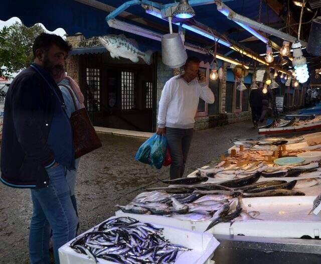 Hava şartları nedeniyle hamsi 3 günde fiyatını 5'e katladı