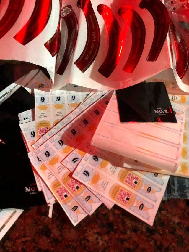 İstanbul'da eğlence mekanlarına baskın! Konsomatrisler masaların altından çıktı