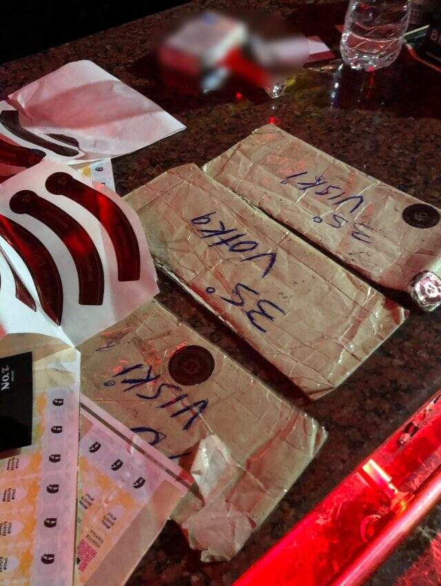 İstanbul'da eğlence mekanlarına baskın! Konsomatrisler masaların altından çıktı