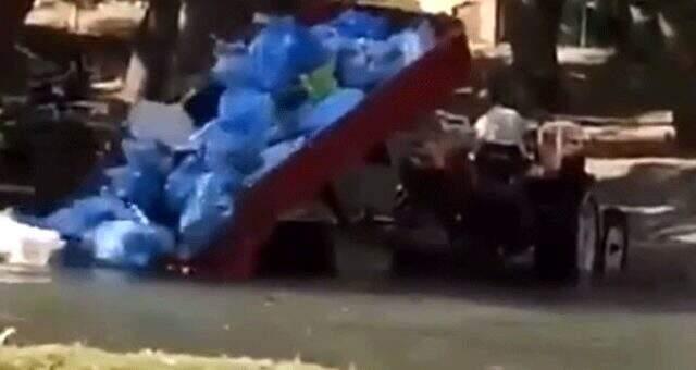 Kütahya'da bir şahıs çöp dolu onlarca poşeti traktör kasasından nehre döktü