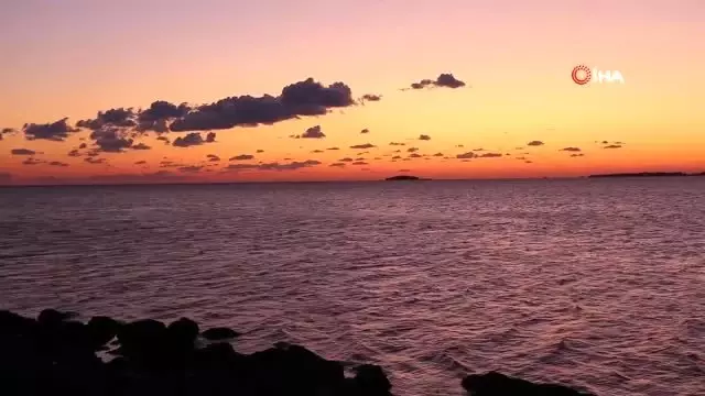 Marmara Denizi'nde gün batımı kartpostallık görüntüler oluşturdu Marmara Denizi'nde gün batımı kartpostallık görüntüler oluşturdu