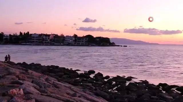 Marmara Denizi'nde gün batımı kartpostallık görüntüler oluşturdu Marmara Denizi'nde gün batımı kartpostallık görüntüler oluşturdu