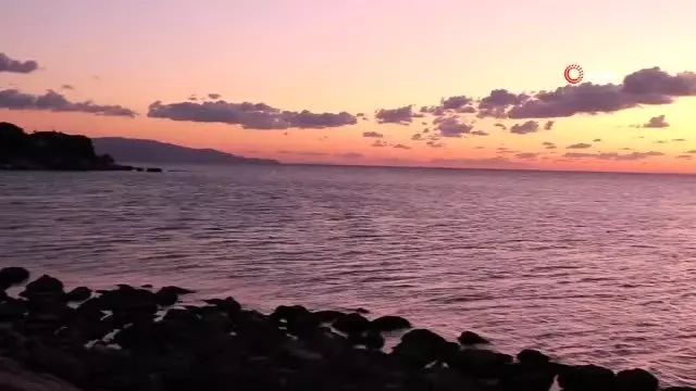 Marmara Denizi'nde gün batımı kartpostallık görüntüler oluşturdu Marmara Denizi'nde gün batımı kartpostallık görüntüler oluşturdu