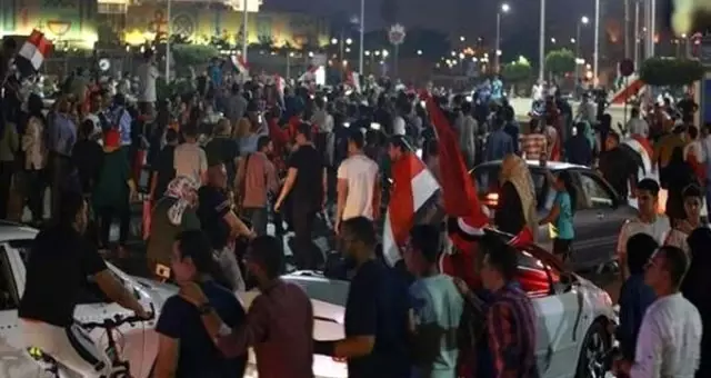 Mısır'da halk Sisi'ye karşı ayaklandı