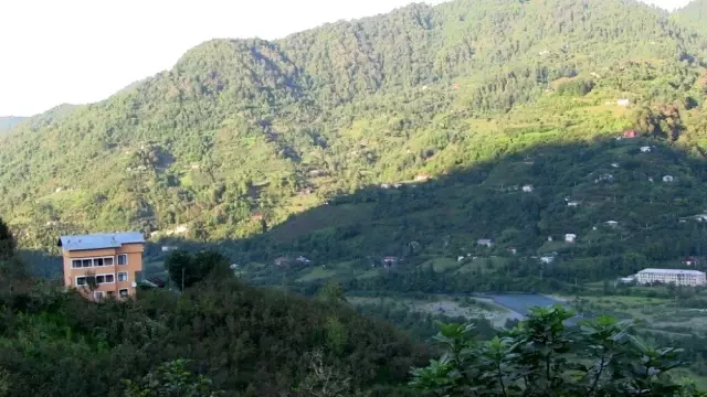 Turistler yanlışlıkla Artvin'in Muratlı köyüne akın ediyor! İşte güldüren tesadüfün nedeni Turistler yanlışlıkla Artvin'in Muratlı köyüne akın ediyor! İşte güldüren tesadüfün nedeni