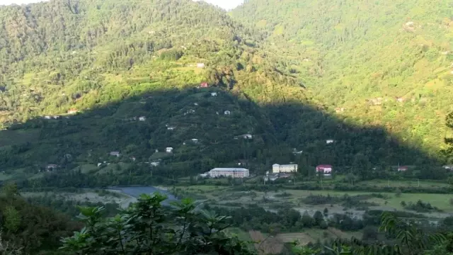 Turistler yanlışlıkla Artvin'in Muratlı köyüne akın ediyor! İşte güldüren tesadüfün nedeni Turistler yanlışlıkla Artvin'in Muratlı köyüne akın ediyor! İşte güldüren tesadüfün nedeni