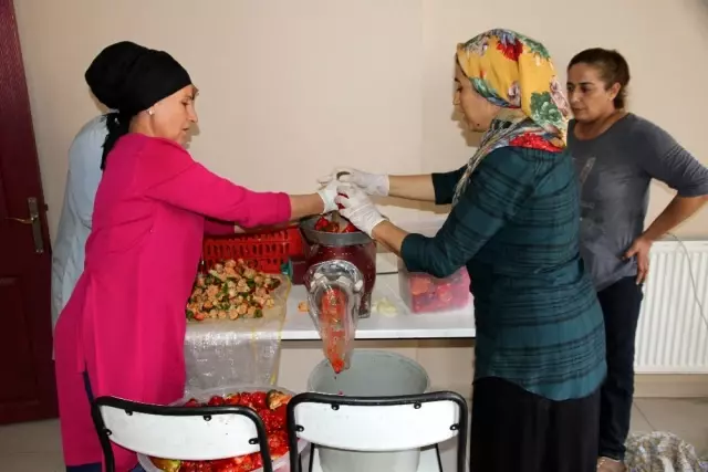 Okul bahçesi üretim alanına çevrildi, kazanan kadınlar oldu