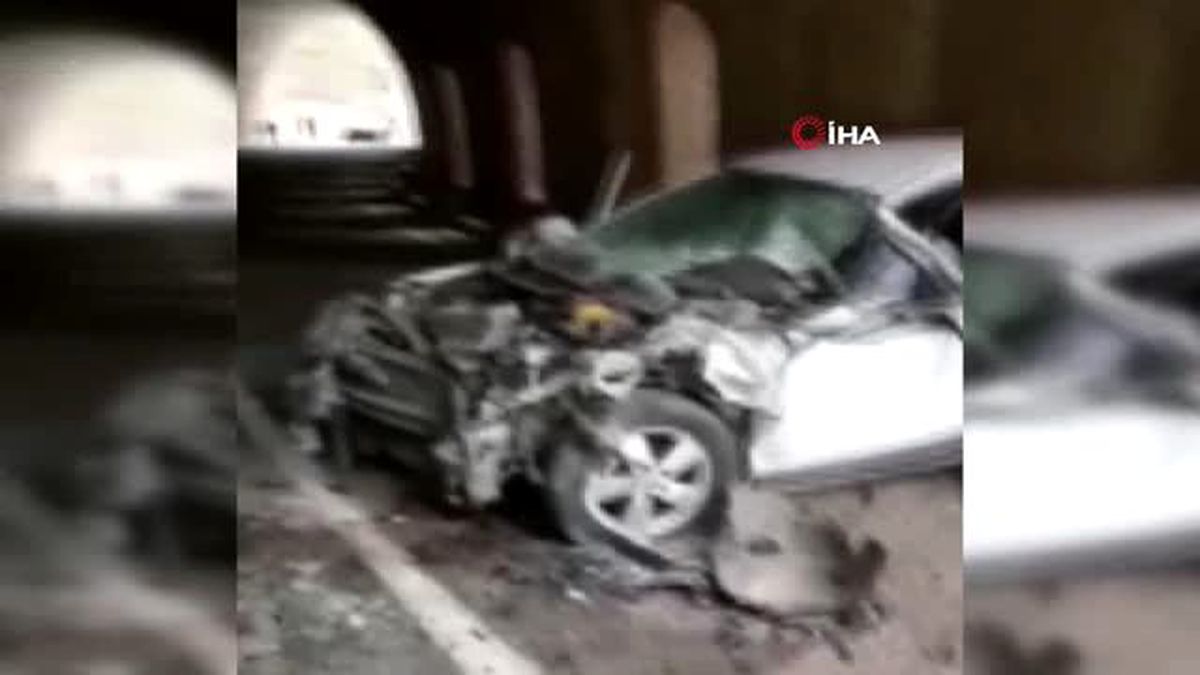 Otomobil karşı yönden gelen pikap ile çarpıştı: 1'i ağır 2 yaralı
