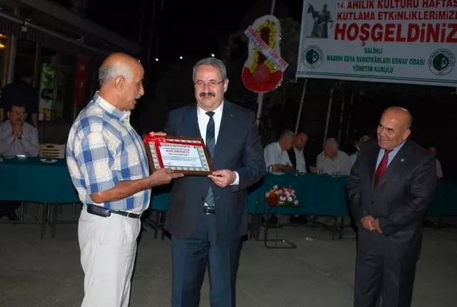 Salihli'de 44 yıllık tenekeci ustası yılın ahisi seçildi