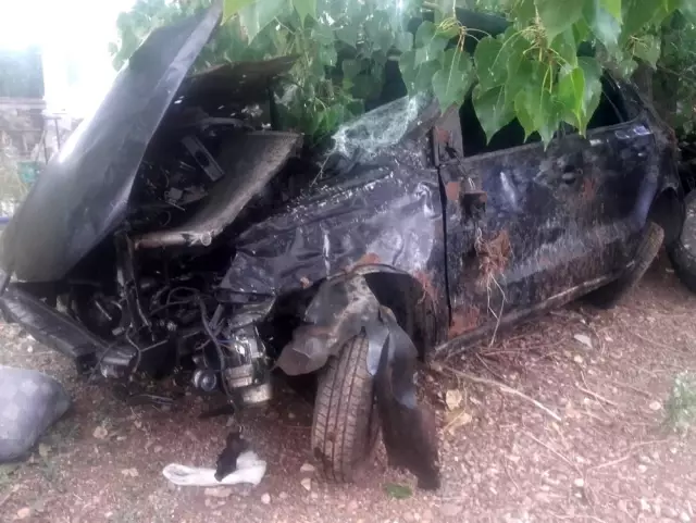 Sivas'ta otomobil takla attı: 1'i ağır 3 yaralı Sivas'ta otomobil takla attı: 1'i ağır 3 yaralı