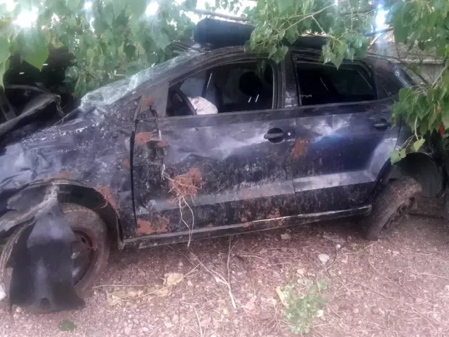 Sivas'ta otomobil takla attı: 1'i ağır 3 yaralı Sivas'ta otomobil takla attı: 1'i ağır 3 yaralı