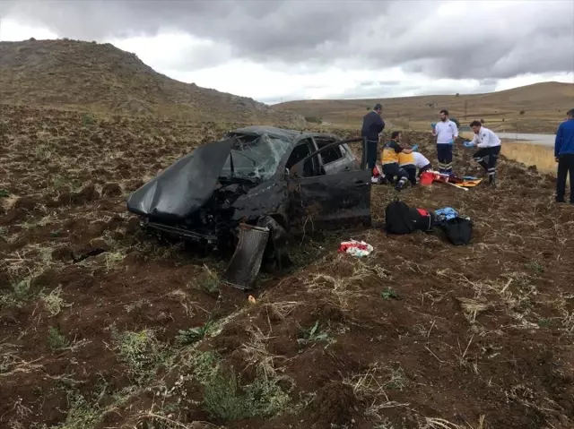 Sivas'ta trafik kazası: 3 yaralı Sivas'ta trafik kazası: 3 yaralı