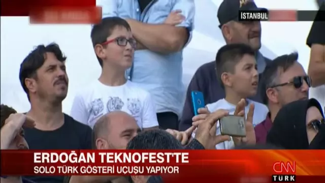 Solo Türk'ün TEKNOFEST'te yaptığı gösteri uçuşu, izleyenlerin nefesini kesti Solo Türk'ün TEKNOFEST'te yaptığı gösteri uçuşu, izleyenlerin nefesini kesti