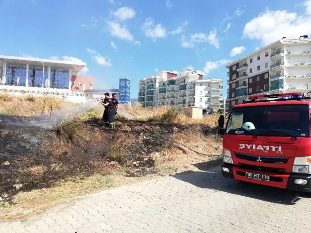 Spor tesisi önündeki yangın korkuttu Spor tesisi önündeki yangın korkuttu