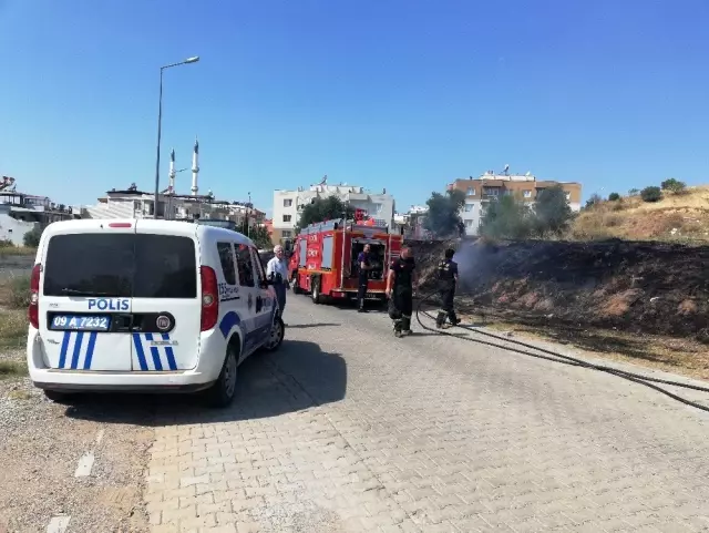Spor tesisi önündeki yangın korkuttu Spor tesisi önündeki yangın korkuttu