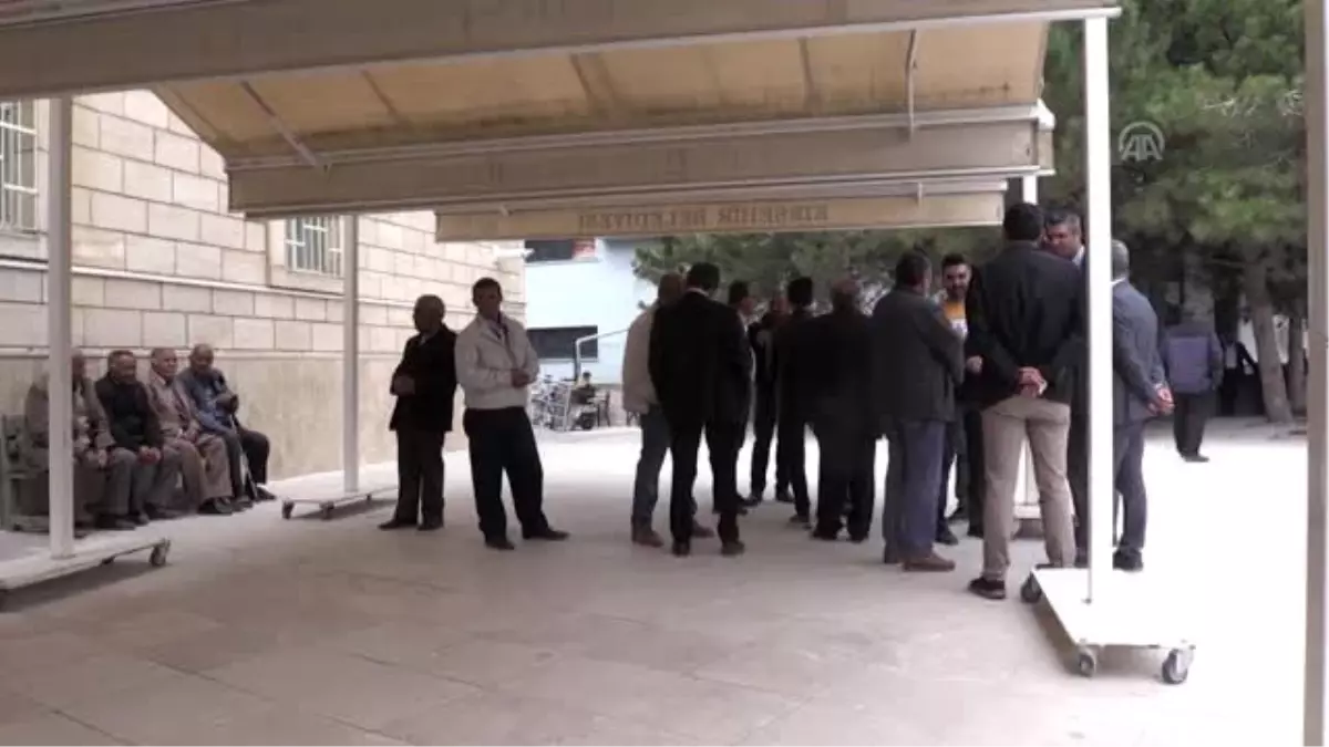 Ünlü ozan Neşet Ertaş'ın kız kardeşi defnedildi