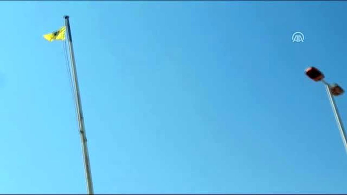 YPG/PKK sınırdaki bayrağı başka bir bayrakla değiştirdi