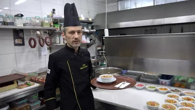 Aşure ustaları işin püf noktalarını anlattı Aşure ustaları işin püf noktalarını anlattı