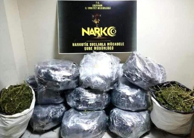 Baza ve kanepeden 105 kilo esrar çıktı