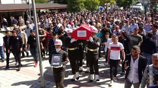 Beyin kanamasından hayatını kaybeden er toprağa verildi Beyin kanamasından hayatını kaybeden er toprağa verildi