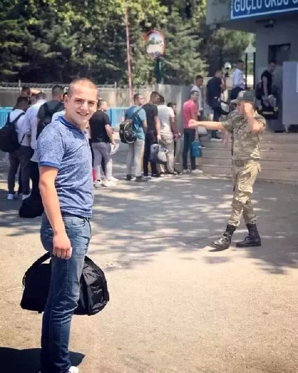 Beyin kanamasından hayatını kaybeden er toprağa verildi Beyin kanamasından hayatını kaybeden er toprağa verildi