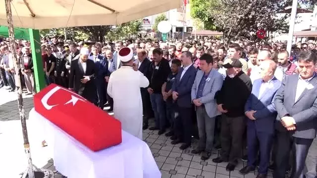 Bursa şehidini dualarla son yolculuğuna uğurladı
