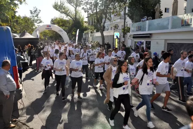 Çocukluk çağı kanserine farkındalık amacıyla 'KAÇUV Umut Koşusu' yapıldı Çocukluk çağı kanserine farkındalık amacıyla 'KAÇUV Umut Koşusu' yapıldı