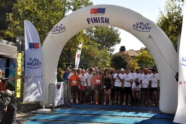 Çocukluk çağı kanserine farkındalık amacıyla 'KAÇUV Umut Koşusu' yapıldı Çocukluk çağı kanserine farkındalık amacıyla 'KAÇUV Umut Koşusu' yapıldı