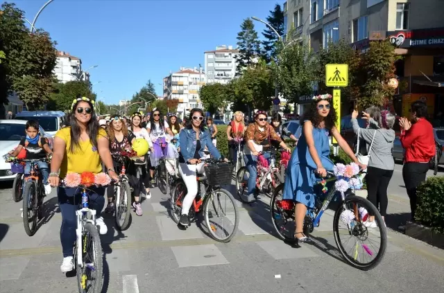 Çorum'da 'Süslü Kadınlar Bisiklet Turu' Çorum'da 'Süslü Kadınlar Bisiklet Turu'