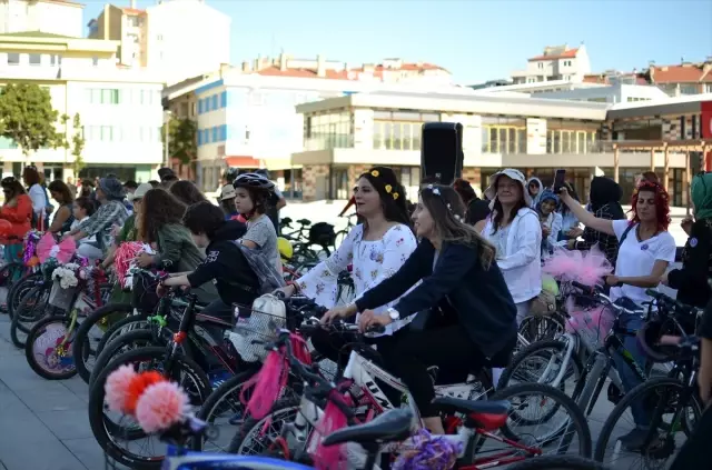 Çorum'da 'Süslü Kadınlar Bisiklet Turu' Çorum'da 'Süslü Kadınlar Bisiklet Turu'