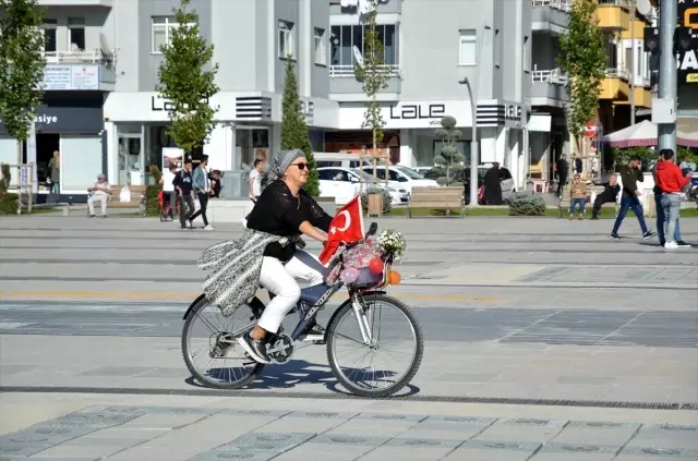 Çorum'da 'Süslü Kadınlar Bisiklet Turu' Çorum'da 'Süslü Kadınlar Bisiklet Turu'