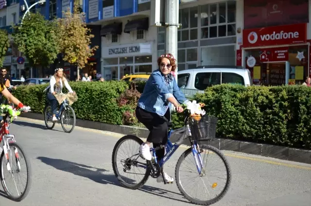 Çorum'da 'Süslü Kadınlar Bisiklet Turu' Çorum'da 'Süslü Kadınlar Bisiklet Turu'