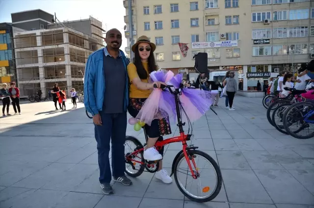 Çorum'da 'Süslü Kadınlar Bisiklet Turu' Çorum'da 'Süslü Kadınlar Bisiklet Turu'