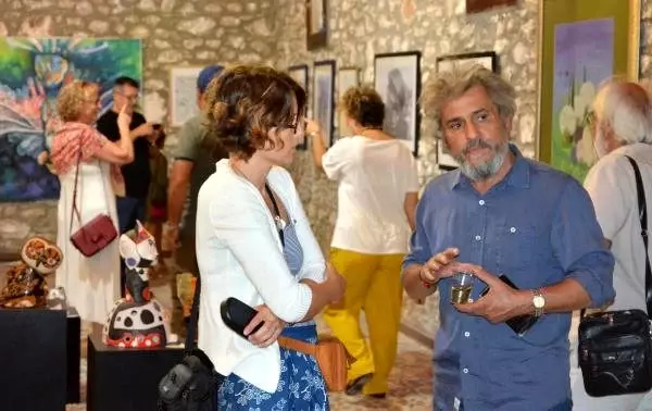 Datça'da sanatçılar, 'göç ve kimlikler' temalı sergi açtı Datça'da sanatçılar, 'göç ve kimlikler' temalı sergi açtı