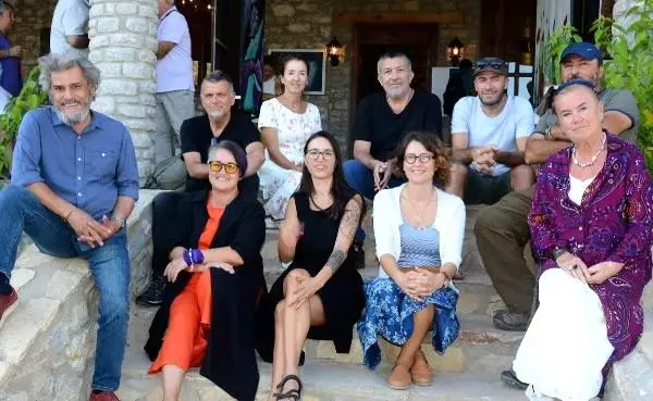 Datça'da sanatçılar, 'göç ve kimlikler' temalı sergi açtı Datça'da sanatçılar, 'göç ve kimlikler' temalı sergi açtı