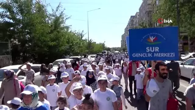 Diyarbakır'da vatandaşlar sağlık için yürüdü Diyarbakır'da vatandaşlar sağlık için yürüdü