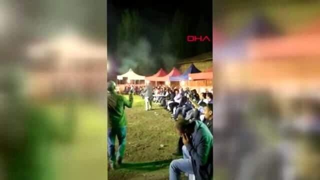 Düğünde silahla havaya ateş açan iki çocuğun görüntüleri tepkiye neden oldu