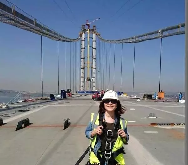 Ebru özdemir'den senaristlere çağrı: kadınları mühendisliğe teşvik için dizilerde kadın mühendis... Ebru özdemir'den senaristlere çağrı: kadınları mühendisliğe teşvik için dizilerde kadın mühendis...