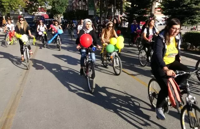 Elazığ'da süslü kadınlar bisiklet turu Elazığ'da süslü kadınlar bisiklet turu