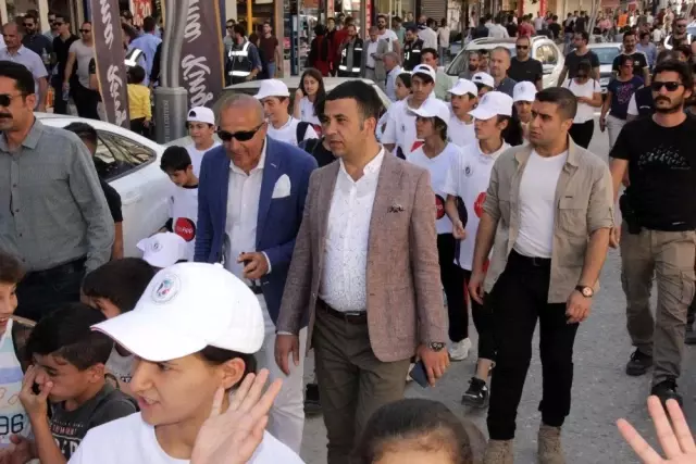 Hakkari'de 'Sağlık için beraber yürüyelim' etkinliği Hakkari'de 'Sağlık için beraber yürüyelim' etkinliği
