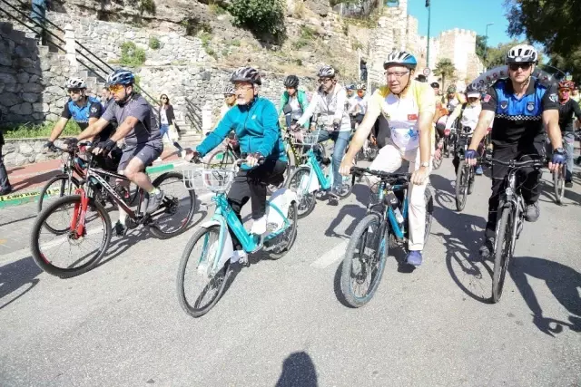 Kanserle mücadele eden çocuklar için pedal çevirdiler Kanserle mücadele eden çocuklar için pedal çevirdiler