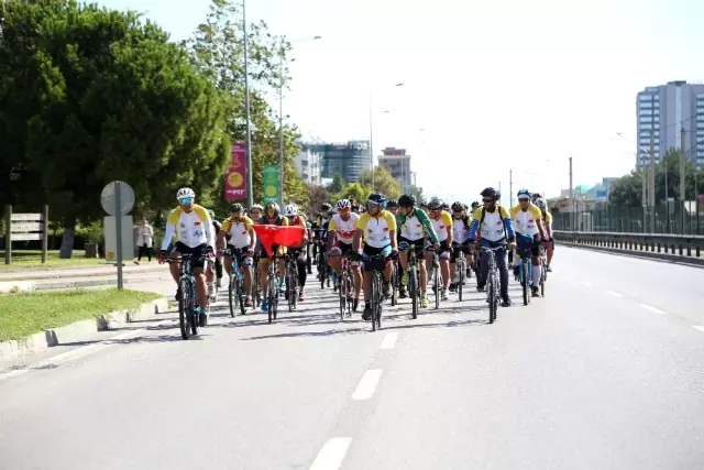 Kanserle mücadele eden çocuklar için pedal çevirdiler Kanserle mücadele eden çocuklar için pedal çevirdiler