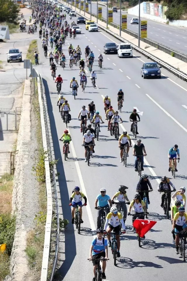 Kanserle mücadele eden çocuklar için pedal çevirdiler Kanserle mücadele eden çocuklar için pedal çevirdiler