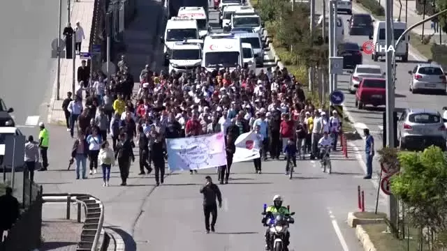 Kardelen bebek yürüyüşün ilgi odağı oldu Kardelen bebek yürüyüşün ilgi odağı oldu